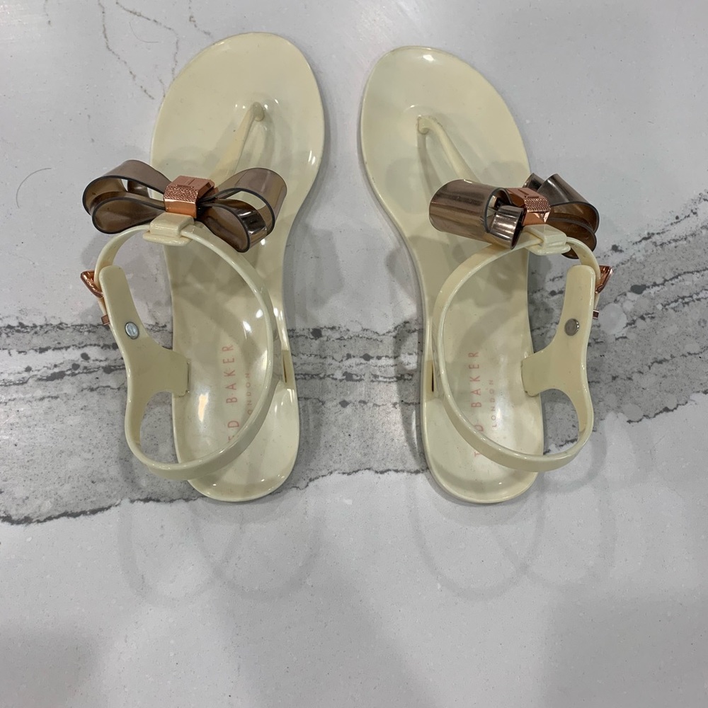 Ted Baker London Bow sandals
